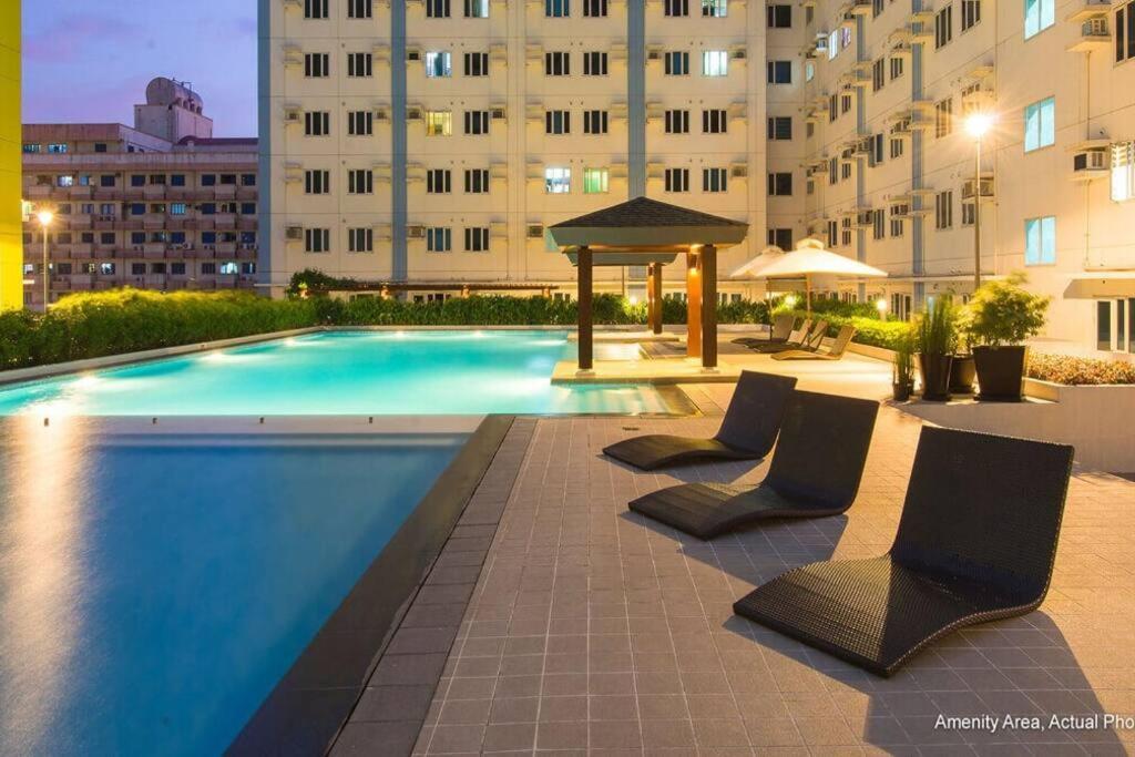 Huge A2J Executive Luxury 1Br Suite Near Abs Cbn, Gma マニラ市 エクステリア 写真