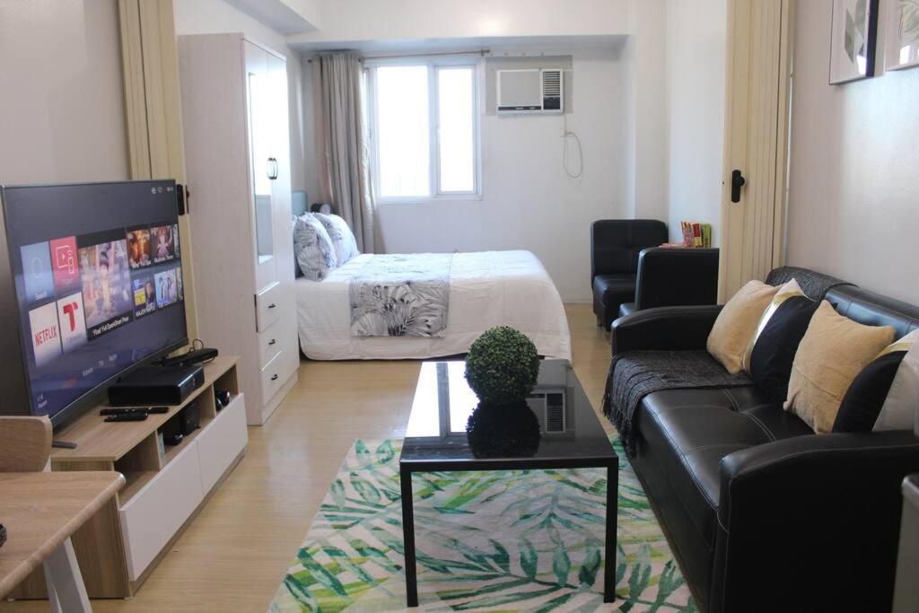 Huge A2J Executive Luxury 1Br Suite Near Abs Cbn, Gma マニラ市 エクステリア 写真