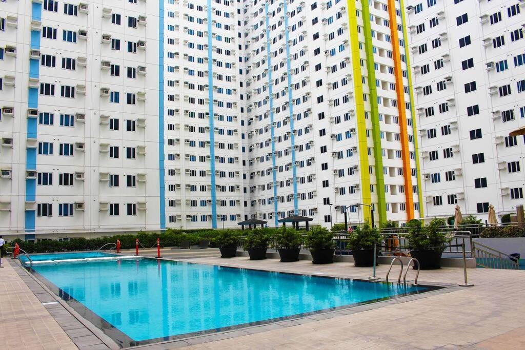 Huge A2J Executive Luxury 1Br Suite Near Abs Cbn, Gma マニラ市 エクステリア 写真