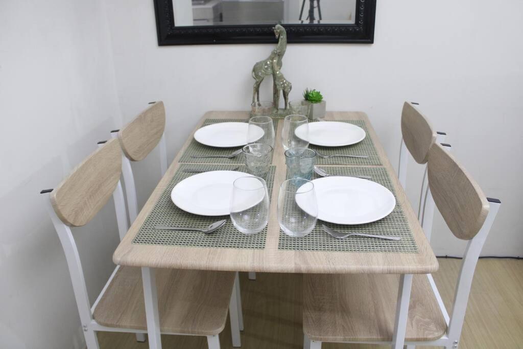 Huge A2J Executive Luxury 1Br Suite Near Abs Cbn, Gma マニラ市 エクステリア 写真