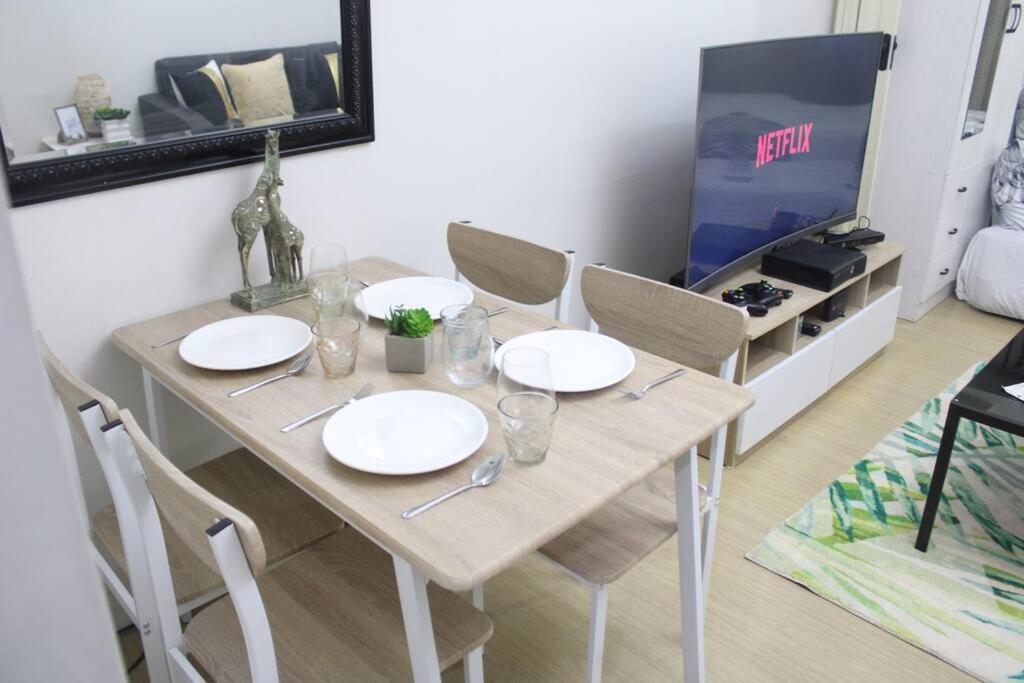 Huge A2J Executive Luxury 1Br Suite Near Abs Cbn, Gma マニラ市 エクステリア 写真