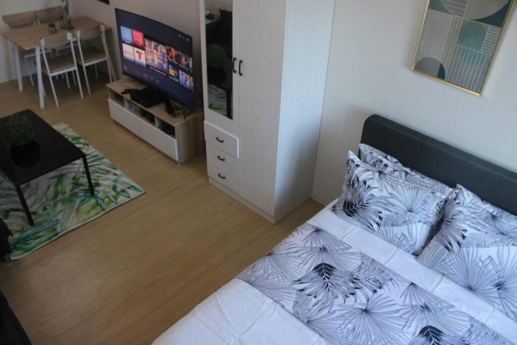 Huge A2J Executive Luxury 1Br Suite Near Abs Cbn, Gma マニラ市 エクステリア 写真