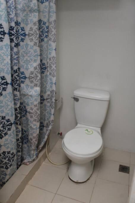 Huge A2J Executive Luxury 1Br Suite Near Abs Cbn, Gma マニラ市 エクステリア 写真