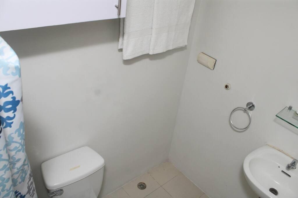 Huge A2J Executive Luxury 1Br Suite Near Abs Cbn, Gma マニラ市 エクステリア 写真