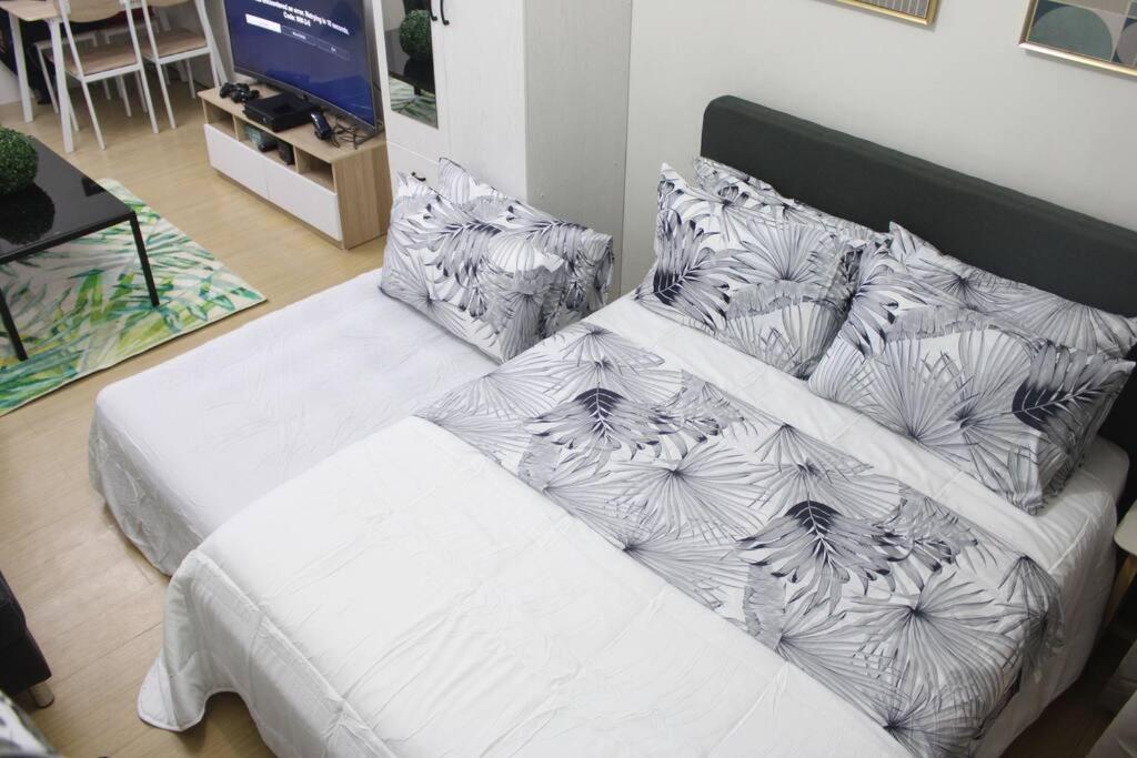 Huge A2J Executive Luxury 1Br Suite Near Abs Cbn, Gma マニラ市 エクステリア 写真