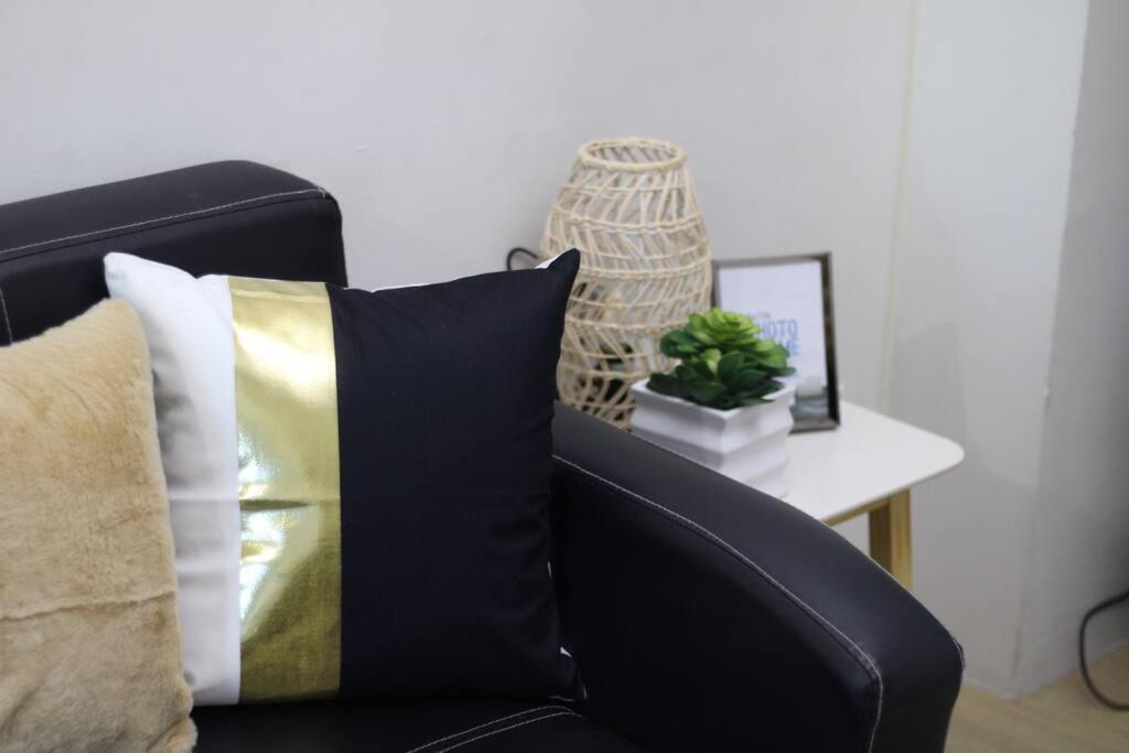Huge A2J Executive Luxury 1Br Suite Near Abs Cbn, Gma マニラ市 エクステリア 写真