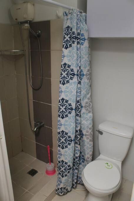 Huge A2J Executive Luxury 1Br Suite Near Abs Cbn, Gma マニラ市 エクステリア 写真