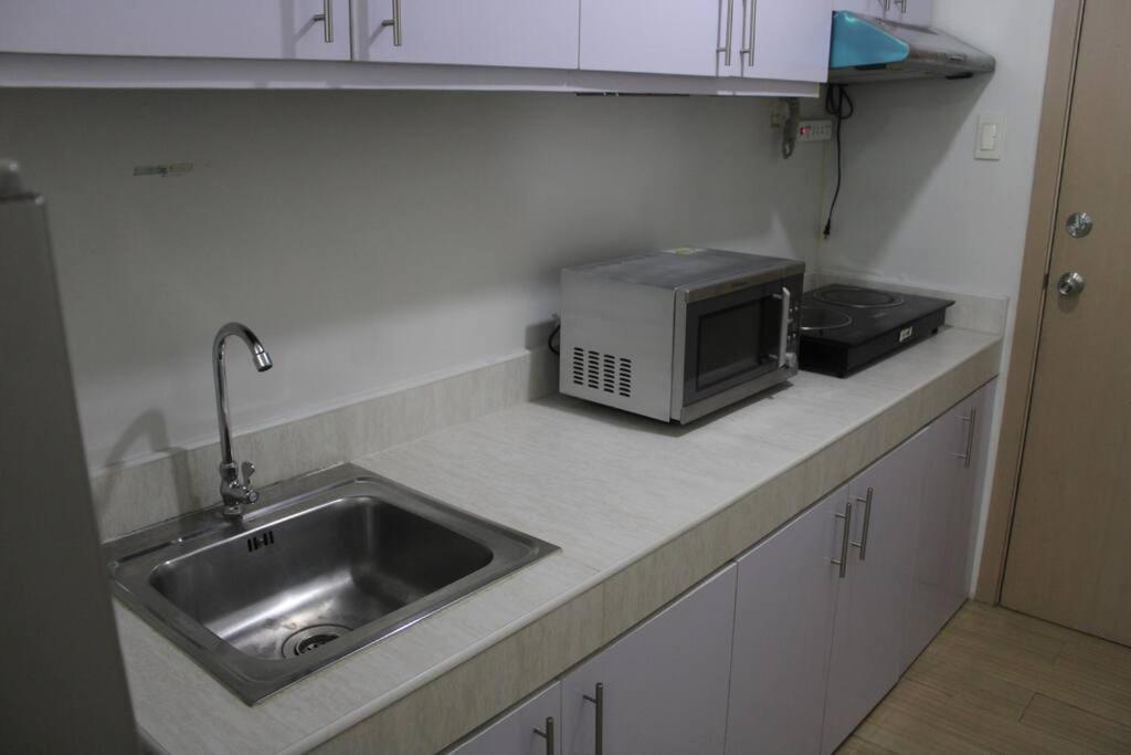 Huge A2J Executive Luxury 1Br Suite Near Abs Cbn, Gma マニラ市 エクステリア 写真
