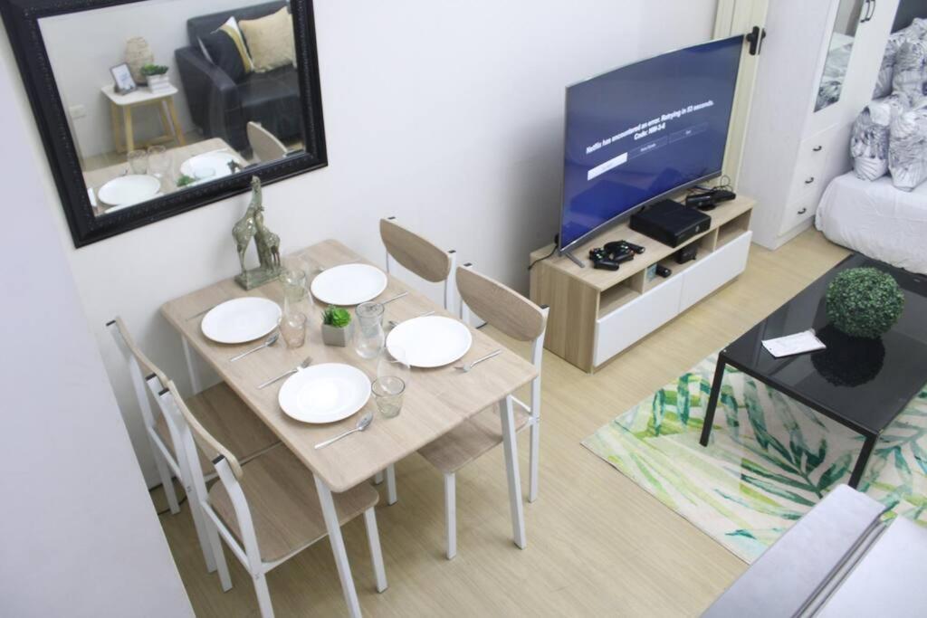 Huge A2J Executive Luxury 1Br Suite Near Abs Cbn, Gma マニラ市 エクステリア 写真